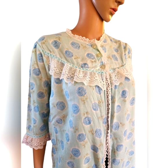 Vintage Blue Rose Robe - Picture 3 of 6